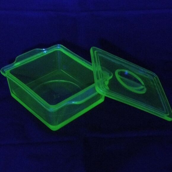 Vintage Uranium Glass Anchor Hocking Fridge Box With Lid - Picture 2 of 7